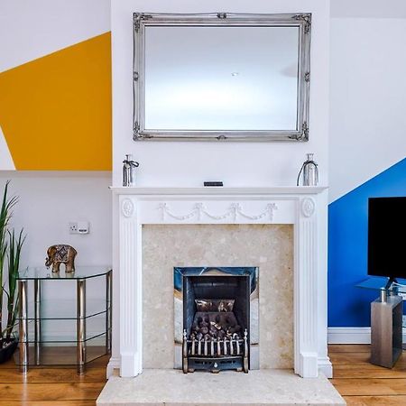 Newhall Road - 4 Bedroom Chester Home - Parking Wervin Luaran gambar