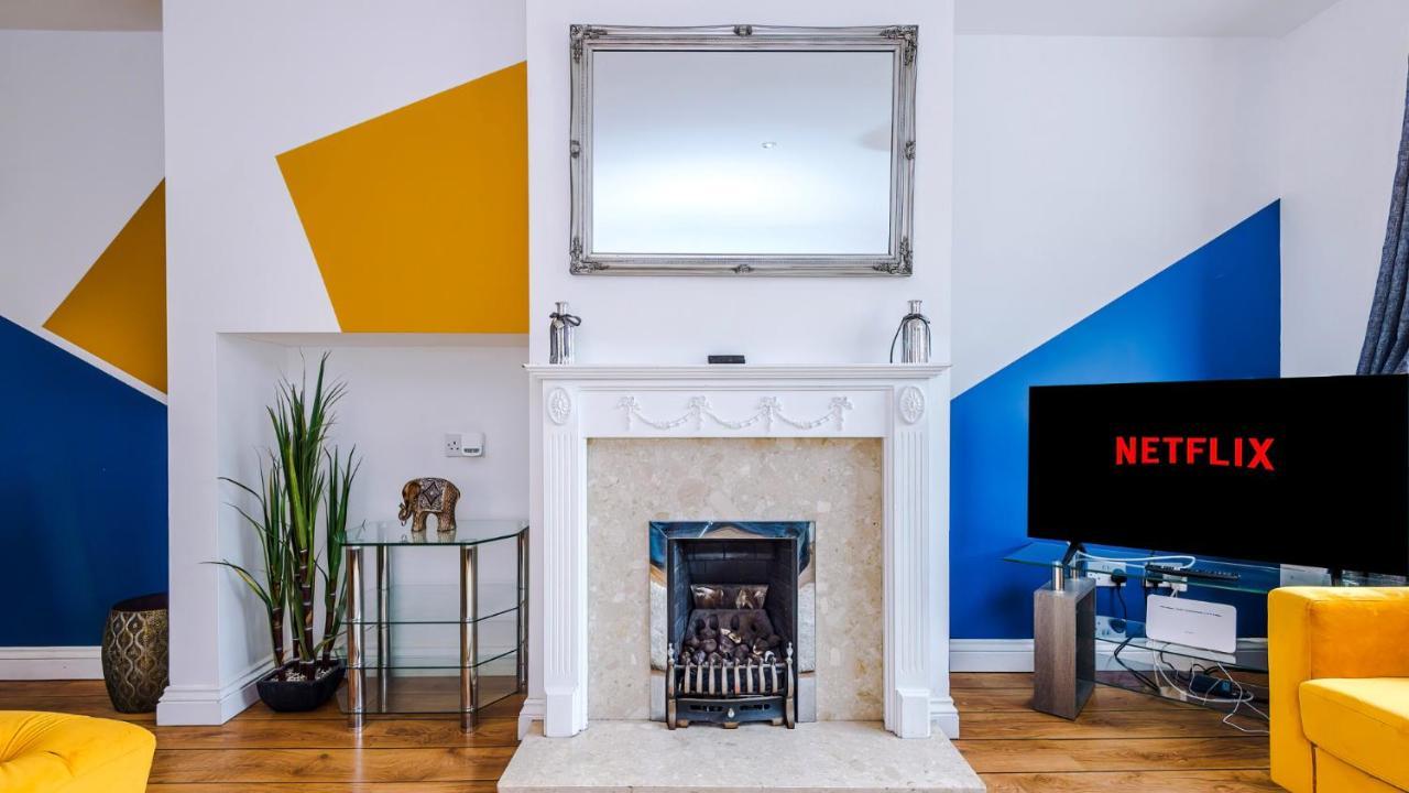 Newhall Road - 4 Bedroom Chester Home - Parking Wervin Luaran gambar