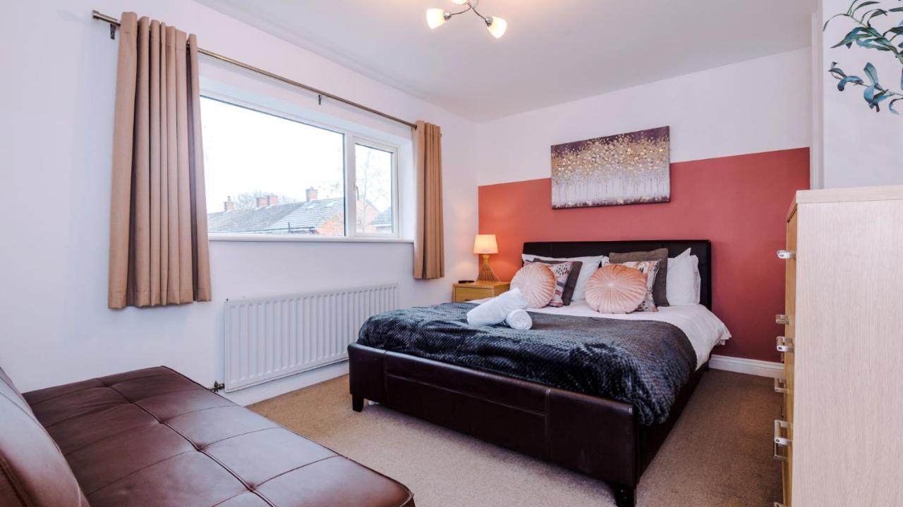 Newhall Road - 4 Bedroom Chester Home - Parking Wervin Luaran gambar