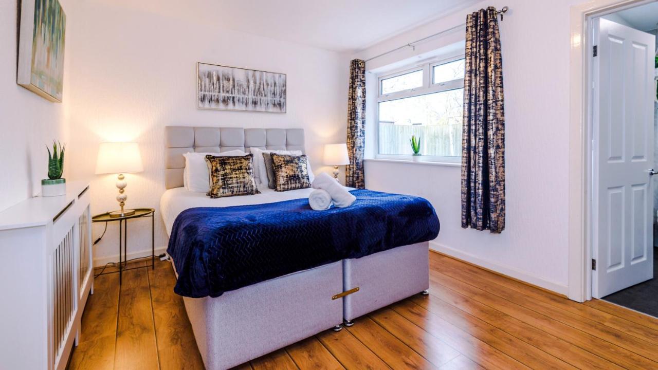 Newhall Road - 4 Bedroom Chester Home - Parking Wervin Luaran gambar