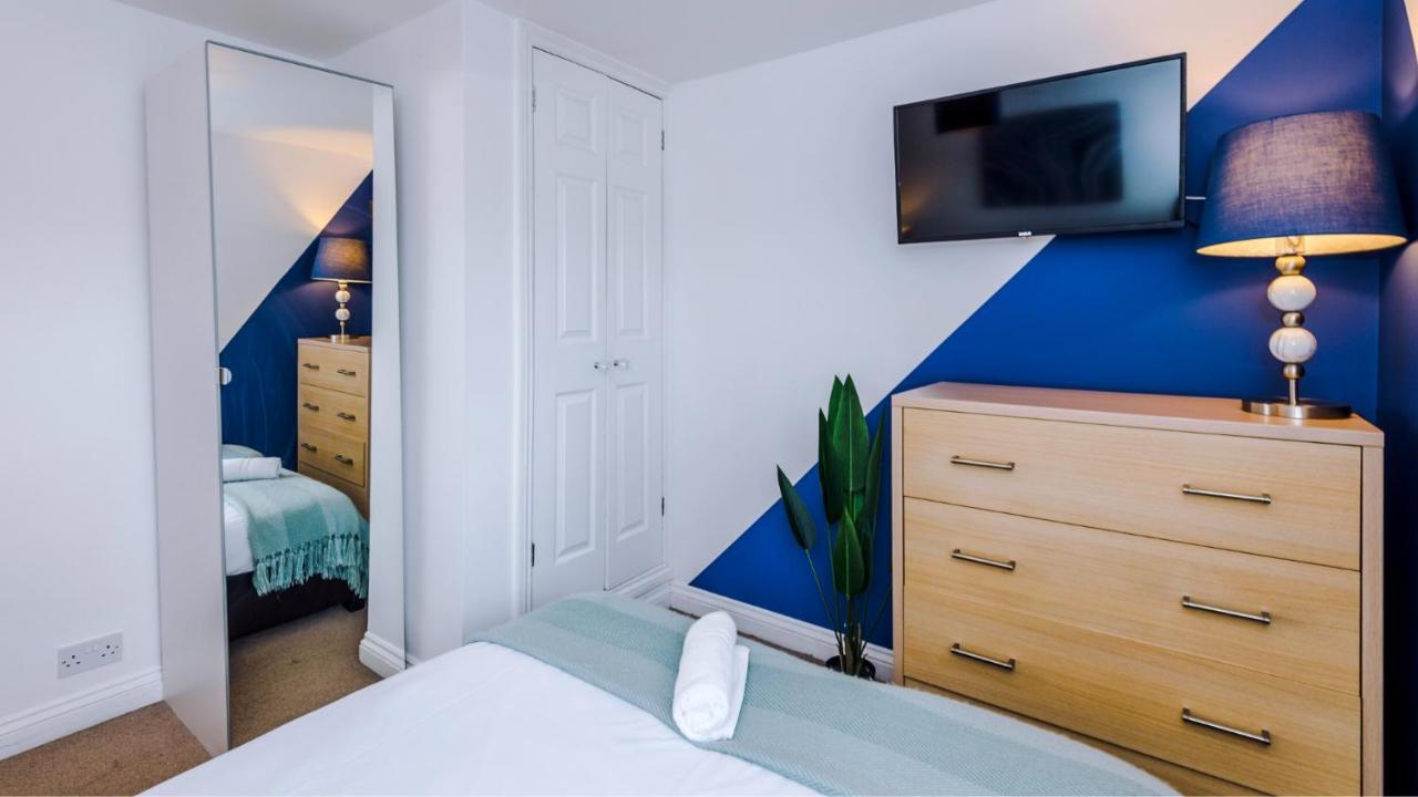 Newhall Road - 4 Bedroom Chester Home - Parking Wervin Luaran gambar