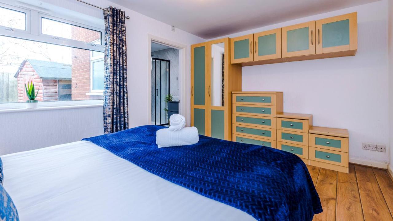 Newhall Road - 4 Bedroom Chester Home - Parking Wervin Luaran gambar
