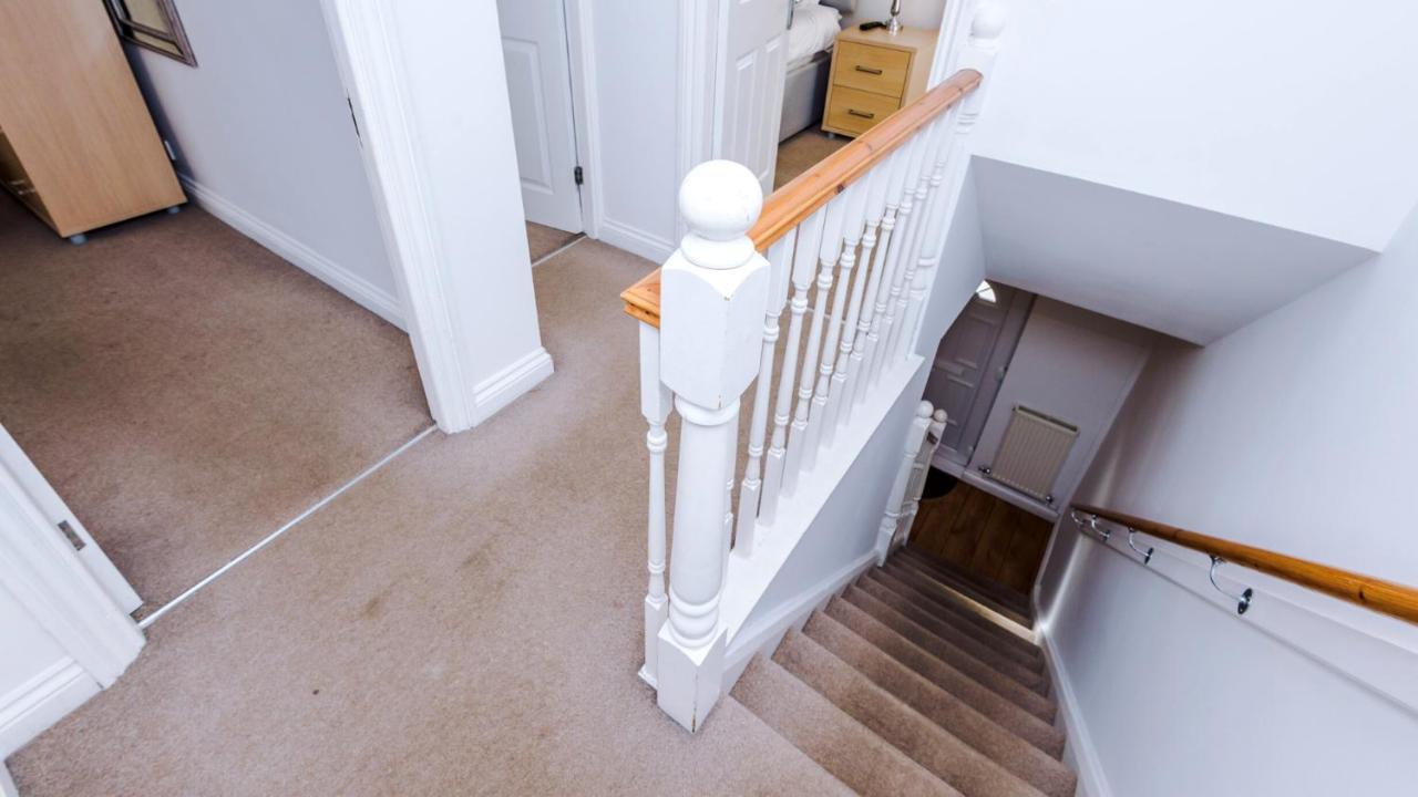 Newhall Road - 4 Bedroom Chester Home - Parking Wervin Luaran gambar