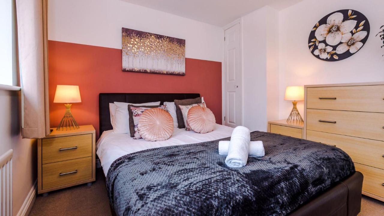 Newhall Road - 4 Bedroom Chester Home - Parking Wervin Luaran gambar
