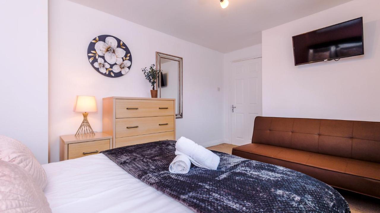 Newhall Road - 4 Bedroom Chester Home - Parking Wervin Luaran gambar