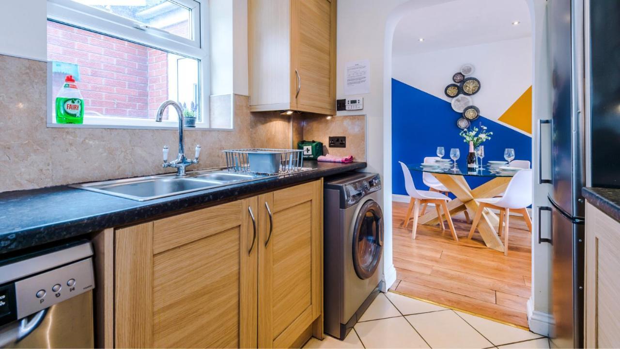 Newhall Road - 4 Bedroom Chester Home - Parking Wervin Luaran gambar