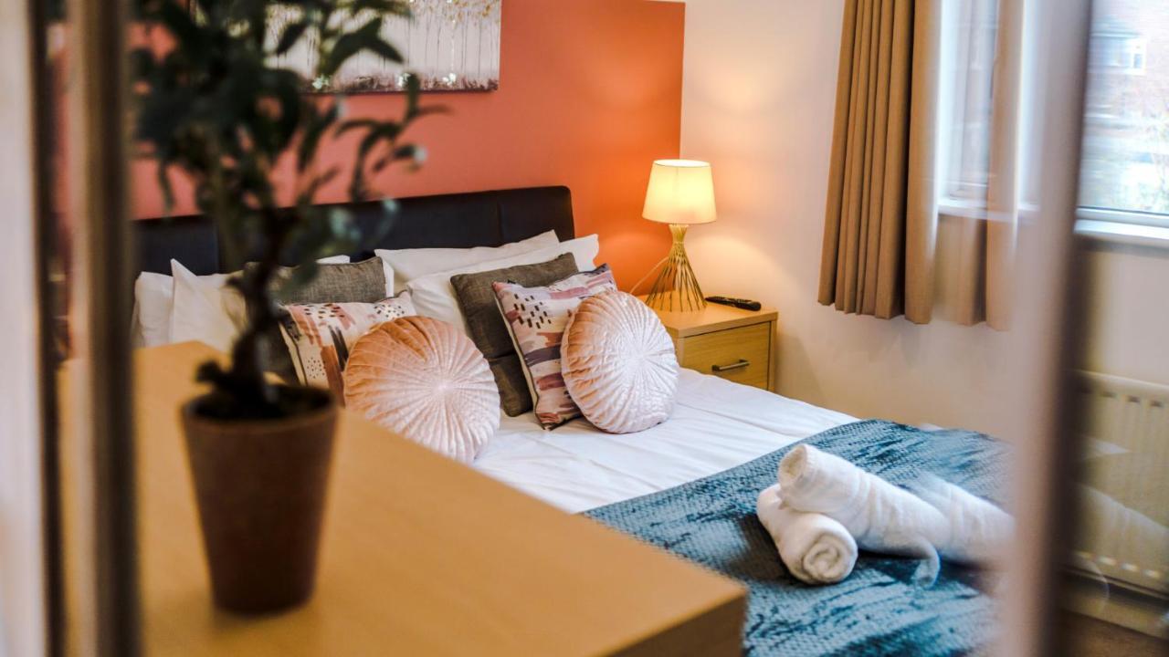 Newhall Road - 4 Bedroom Chester Home - Parking Wervin Luaran gambar
